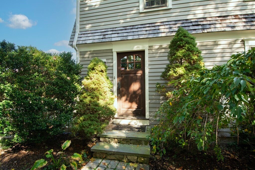 Primary Photo - 135 Sohier St