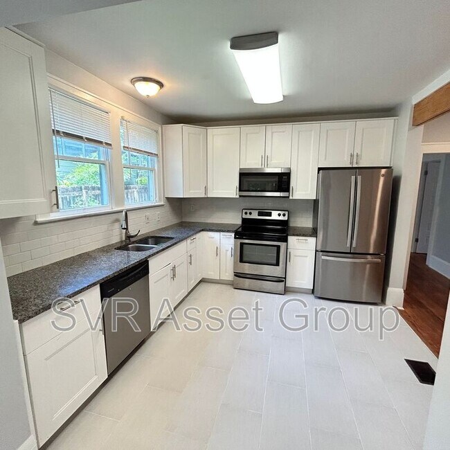 Foto del edificio - 1758 Greenwood Ave