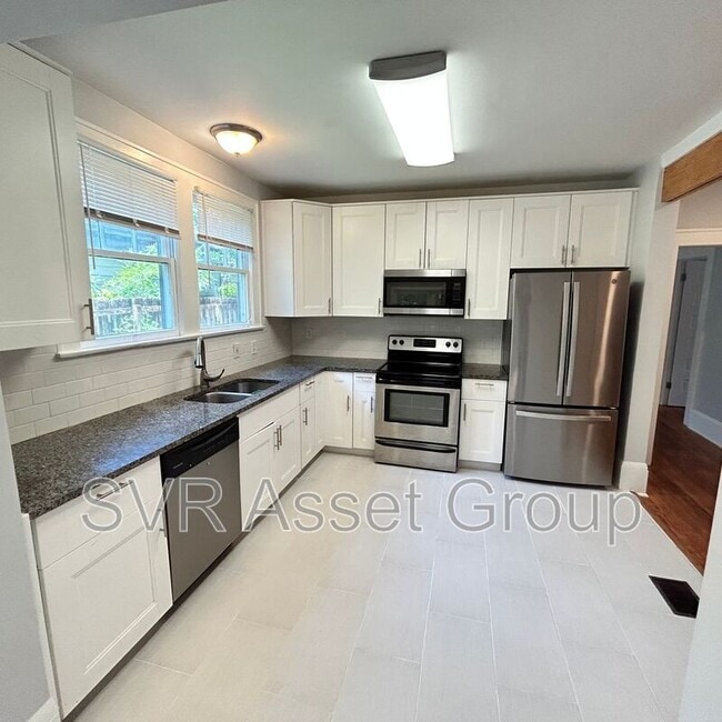 Building Photo - 1760 Greenwood Ave