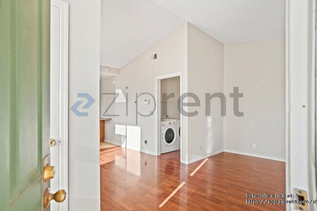 Foto del edificio - 1618 Seacreek Way