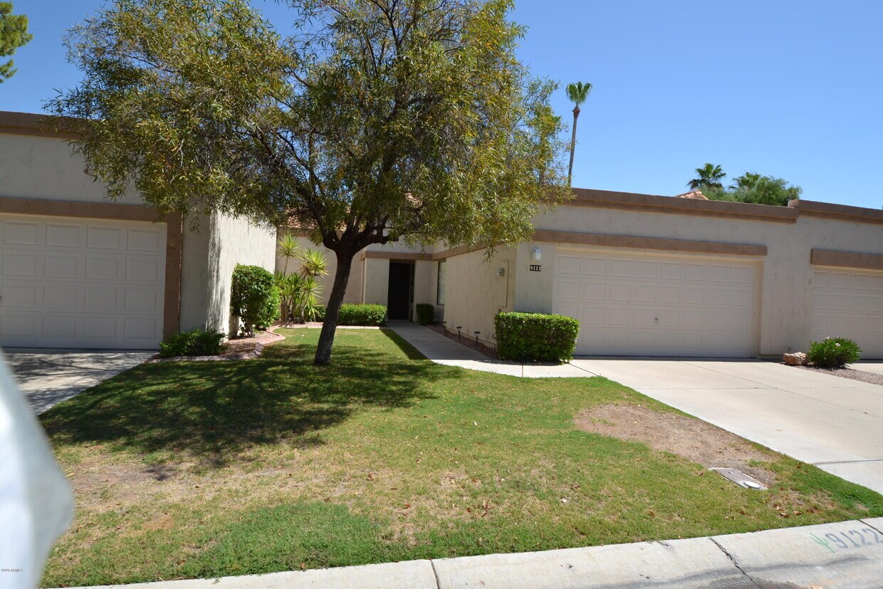 Primary Photo - 9122 W Taro Ln