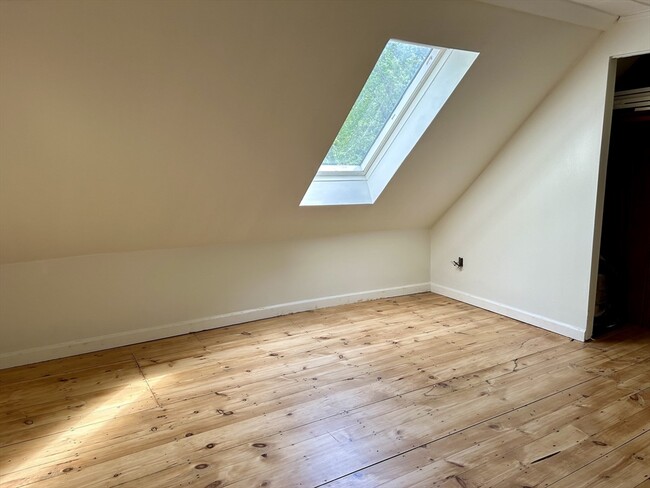 Building Photo - 161 Cedar St