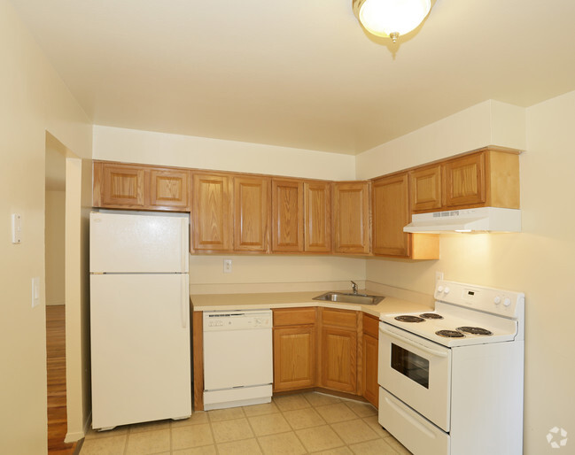 Kitchen - Maple Crest Apartments at Dix Hills