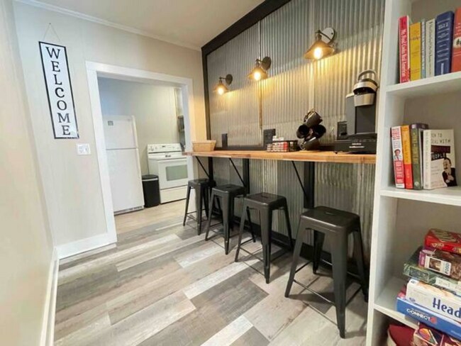 Cafetería - 1102 Bridge St