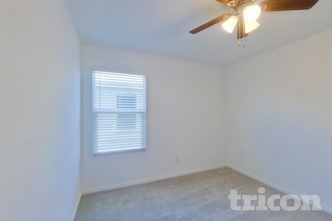 Building Photo - 807 Ginkgo Wy