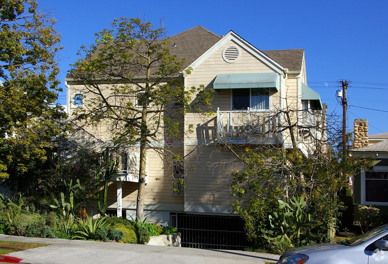 Building Photo - 3775 3rd Ave