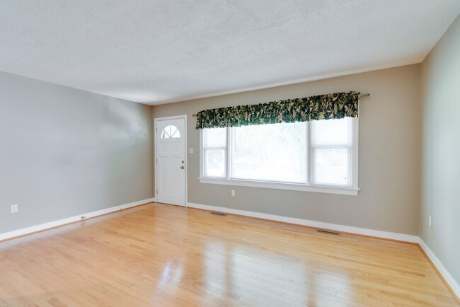 Building Photo - 8406 Holly Hill Rd