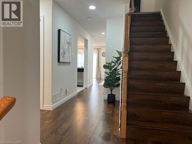 Building Photo - 522 Banffshire Crescent