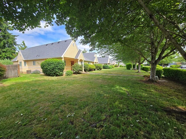 Foto del edificio - 1 bed 1 bath lower unit near Costco