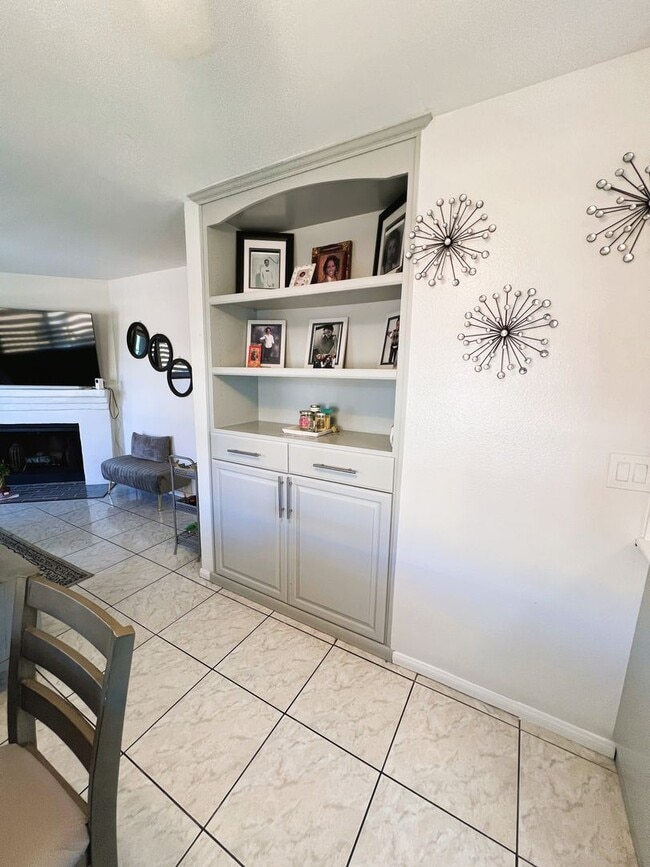 Building Photo - Updated 2 Bedroom, 1 Bath in North Park w/...
