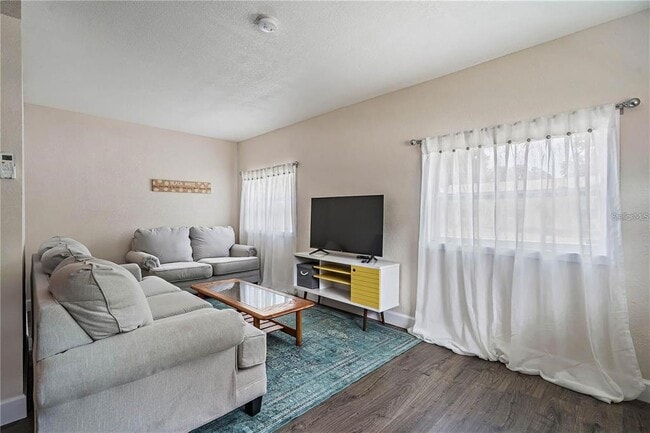 Foto del edificio - 7101 59th St N