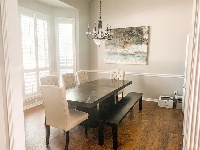 Foto del edificio - 5909 Westmont Dr