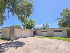 Building Photo - 8211 Leader St