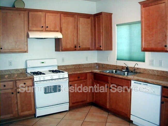 Building Photo - 3569 Drexel Manor Stra