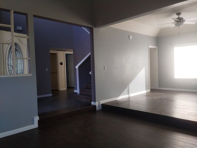 Building Photo - Executive Style Pet Friendly home