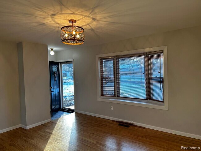 Foto del edificio - 6040 Cramlane Dr