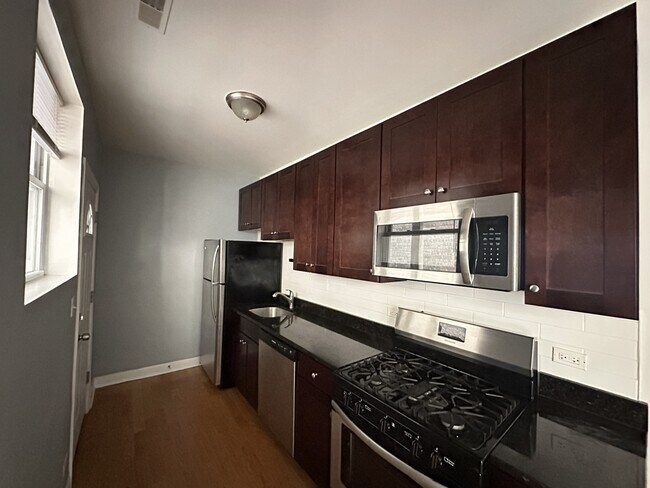 Foto del edificio - 1640 W Pratt Blvd