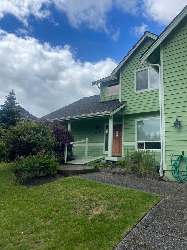 Building Photo - In town Poulsbo neighborhood large 4 bedroom now available
