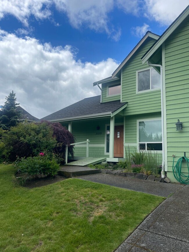 Foto del edificio - In town Poulsbo neighborhood large 4 bedroom now available