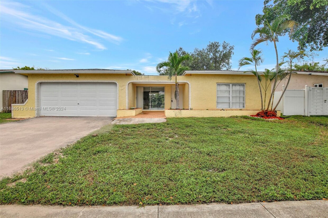 Foto principal - 1220 NW 92nd Ave