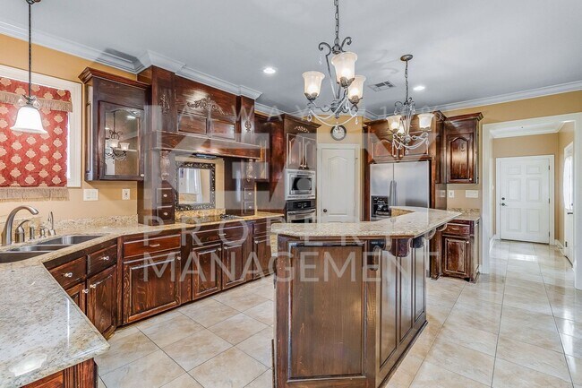 Building Photo - Luxurious 4 bedroom home in Lafayette!