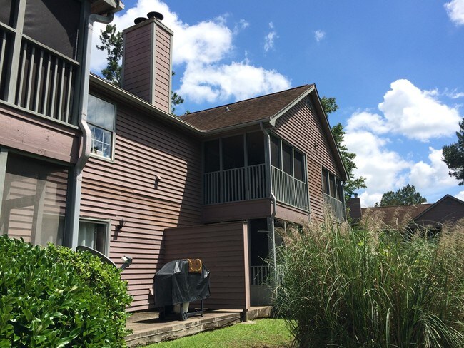 Foto del edificio - 7950 Parklane Ct