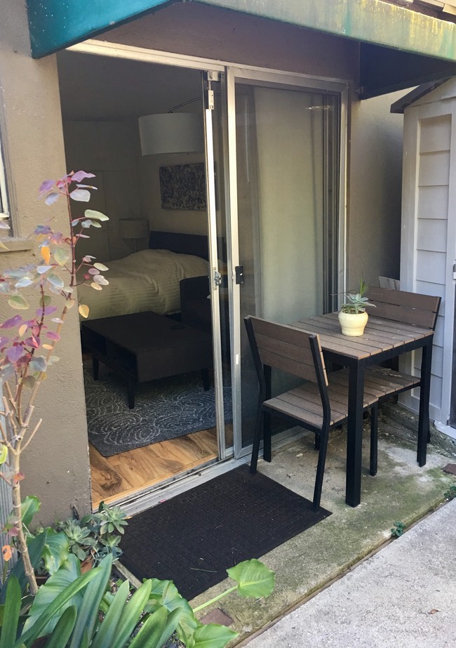Outside private sitting area. - 719 Kensington Rd