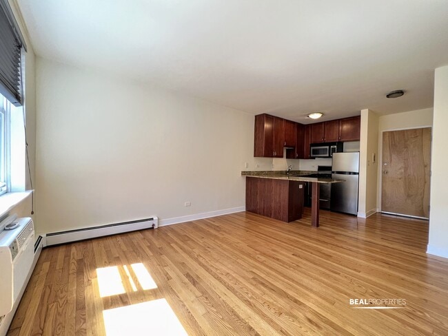 Building Photo - 625 W Wrightwood Ave