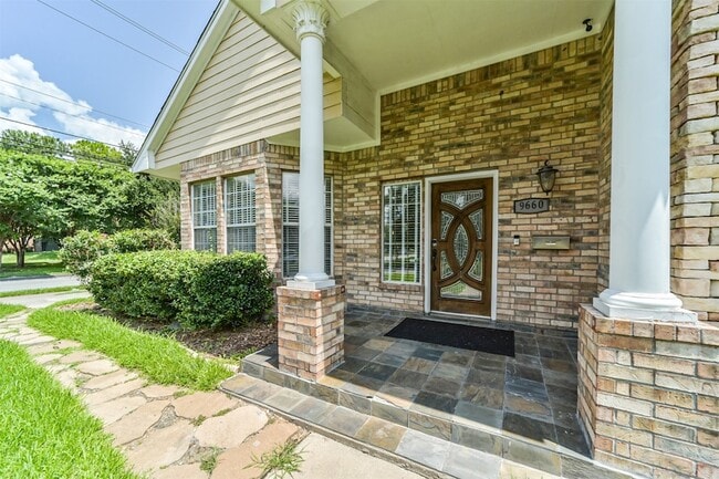 Building Photo - 9660 Fairdale Ln