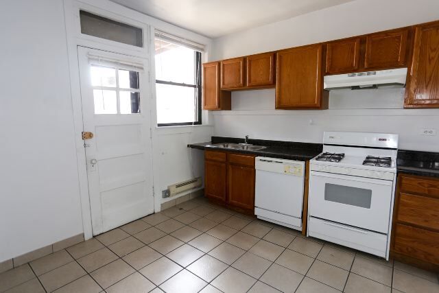 Building Photo - 1132 W Oakdale Ave