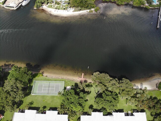 Foto del edificio - 386 Golfview Rd