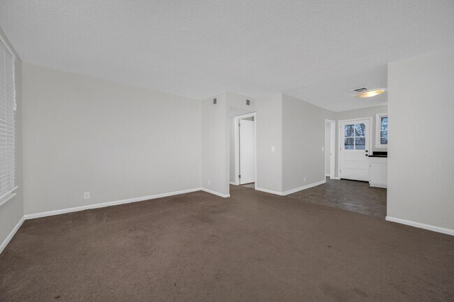 Building Photo - 102 Jennings Dr