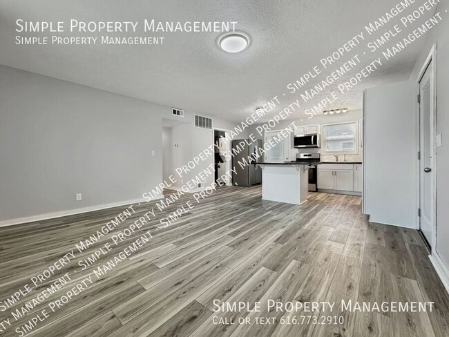 Foto del edificio - 12979 Roughys Dr