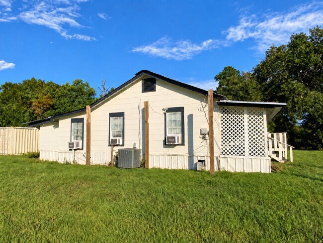 Building Photo - 114 Melton St
