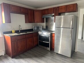 Building Photo - 14 2nd St