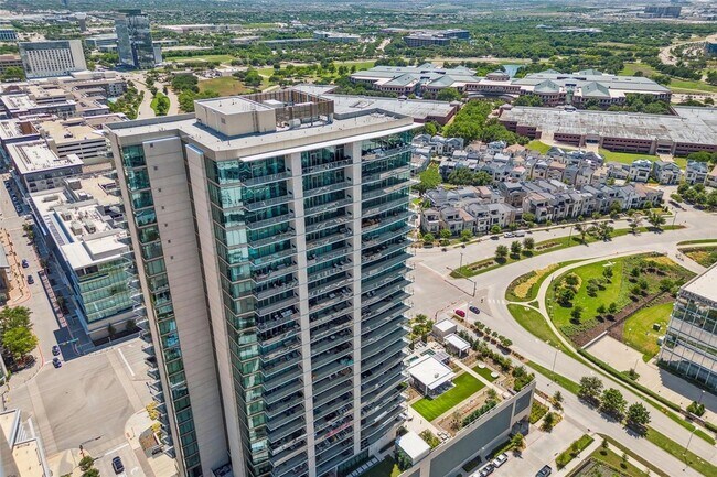 Foto del edificio - 7901 Windrose Ave.