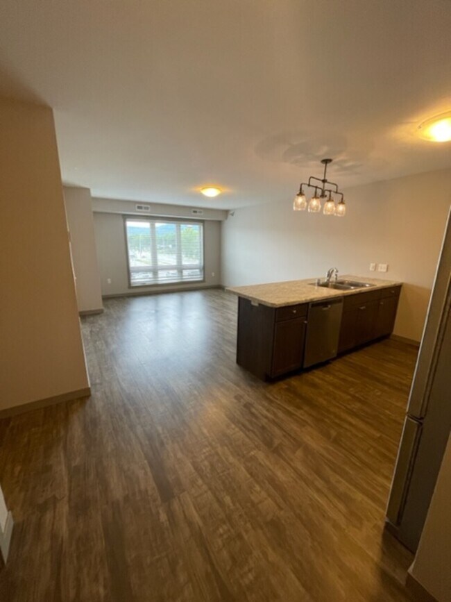 Building Photo - Island City Properties