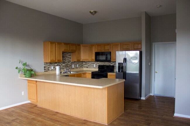 Building Photo - 25 Pallister