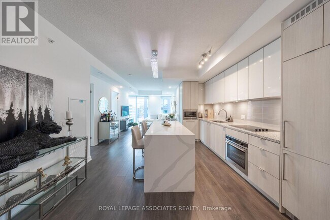 Building Photo - 125 Blue Jays Way