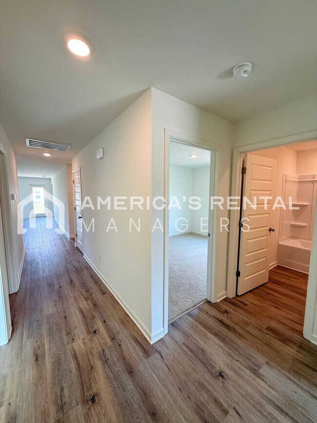 Foto del edificio - Coming Soon! Available to view NOW!!!