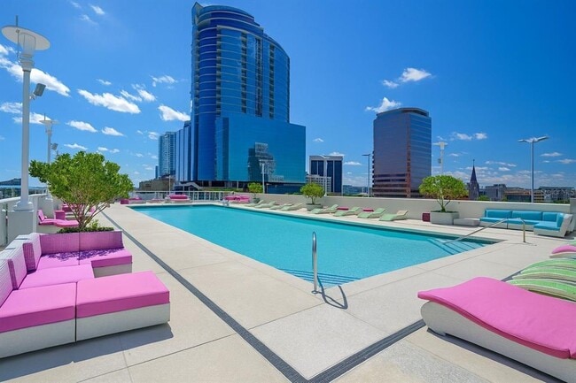 Building Photo - 150 E Robinson St