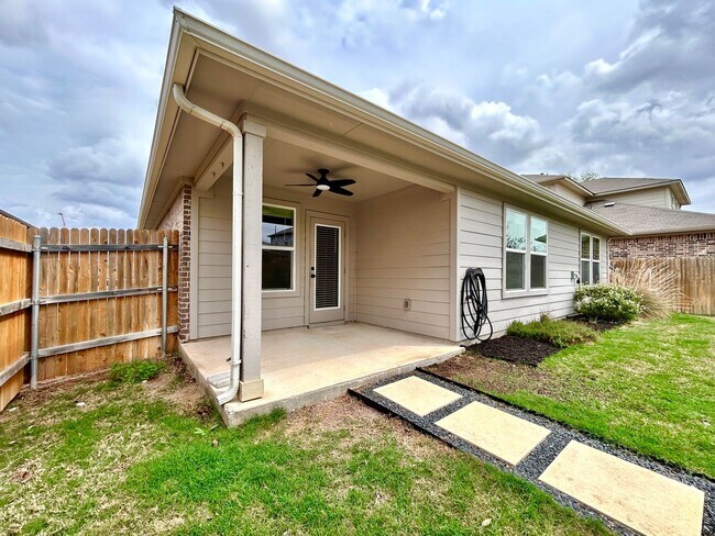 Building Photo - Beautiful 4/BR 2/BA Contemporary Home with Patio, Garage & Laundry Room