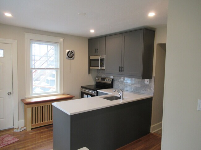 Building Photo - 55 Nichols St
