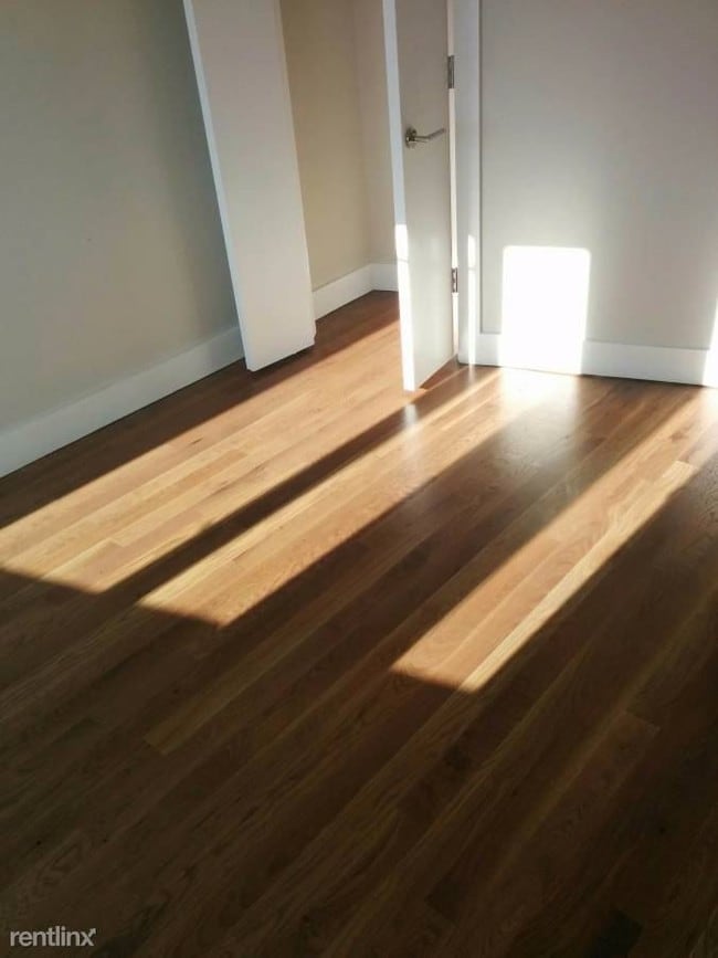 Building Photo - 271 Hull St