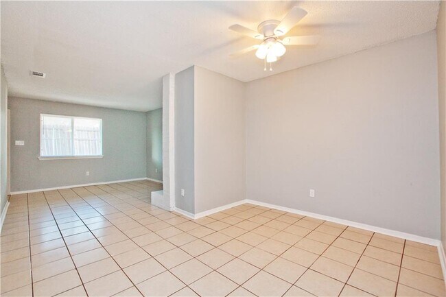 Foto del edificio - 8401 Colony Loop Dr
