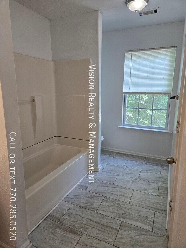Foto del edificio - 4447 Ravenwood Dr
