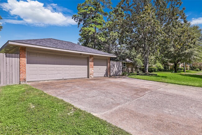 Foto del edificio - 7703 Pine Cup Dr
