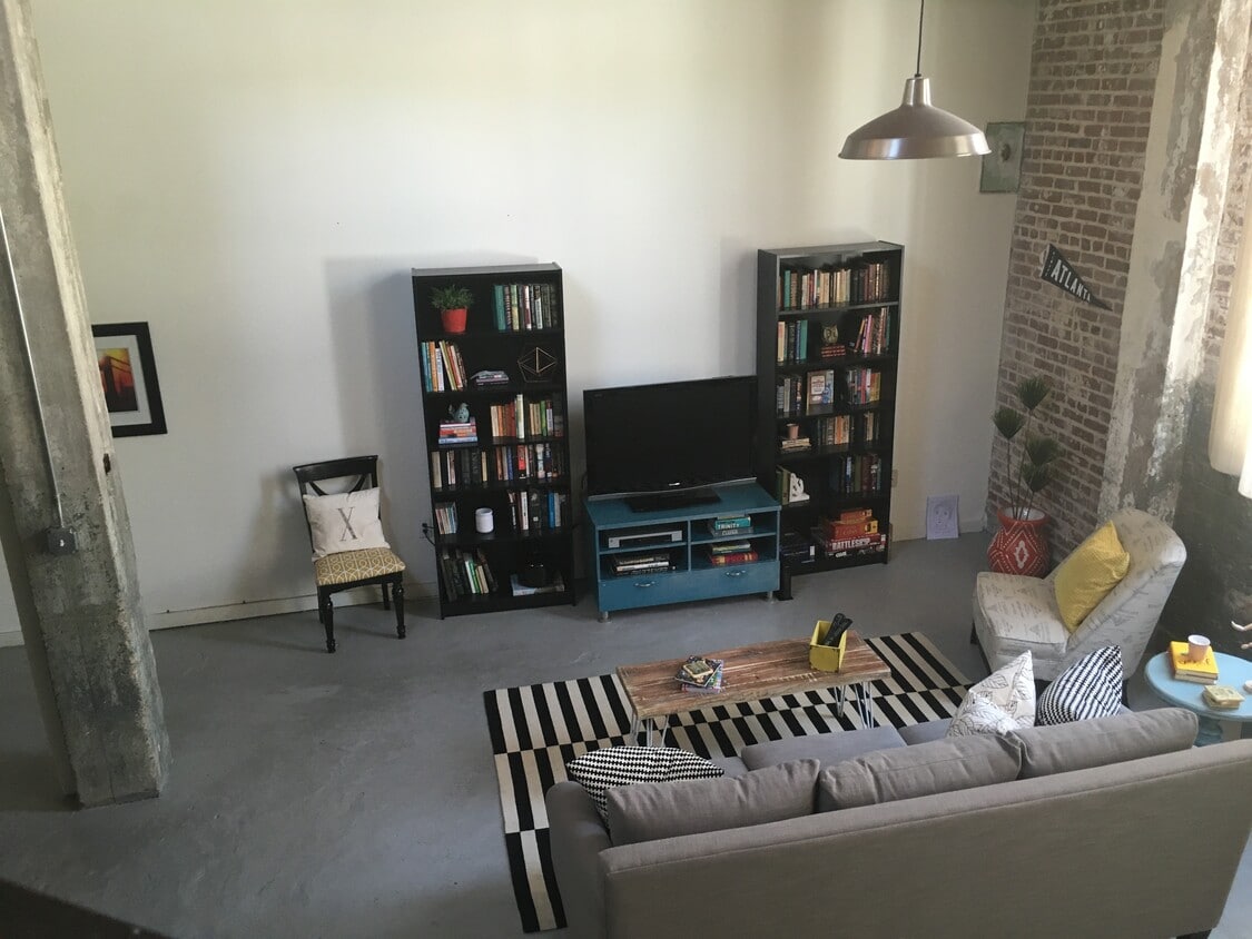 Primary Photo - 650 Glen Iris Dr NE