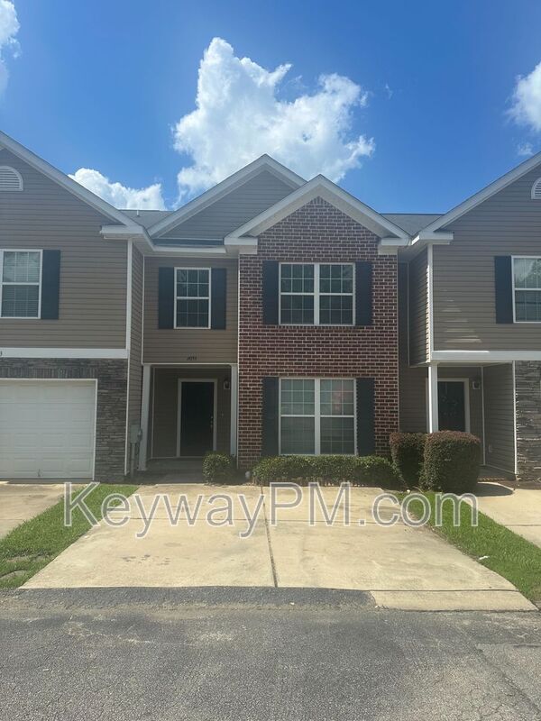 Building Photo - 2035 Reserve Ln