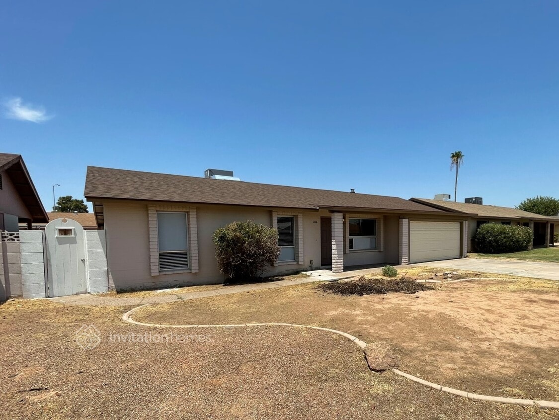 Primary Photo - 1446 E Forge Ave